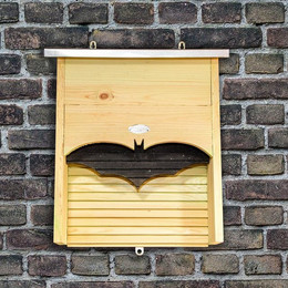Produktbild von Antikas Futterstation Nistkasten für Fledermäuse Batman Logo