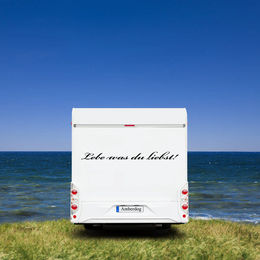 Produktbild von Aufkleber Wohnwagen Wohnmobil Caravan Camper Auto Spruch "Lebe was Du liebst"