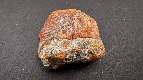 Produktbild von Amberdog Baltischer Natur Bernstein mit Inklusen 14,8g Rohbernstein Art.2104