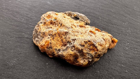 Produktbild von Amberdog Rohbernstein mit Inklusen grün 10,4g