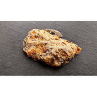 Produktbild von Amberdog Rohbernstein mit Inklusen grün 10,4g