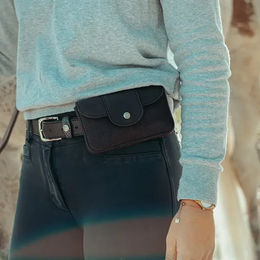 Produktbild von Antarès Melrose Handy Etui aus Leder Schwarz Größe L
