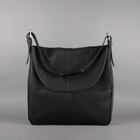Produktbild von Antarès Milano Umhängetasche aus Leder in Schwarz wasserdicht Unisex 39x39x10cm