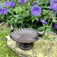 Produktbild von Antikas Vogeltränke und Futterschale aus Metall in Braun im romantischen Design
