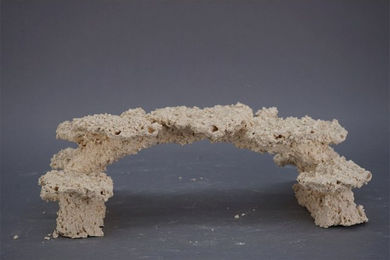 Produktbild von AquaPerfekt AquaKeramik Brücke Höhle für Fische in Weiß und Beige