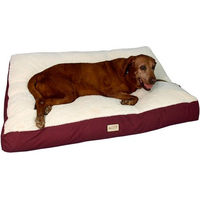 Produktbild von Armarkat Hundematte aus Plüsch in Dunkelrot und Elfenbein
