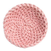 Produktbild von Aumüller Korbwaren Katzenbett aus Grobstrick geflochten Rosa 50 x 50 x 15 cm