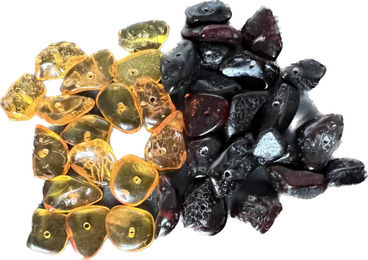 Produktbild von Baltischer Bernstein mit gebohrtem Loch lose Perlen in Splitterform