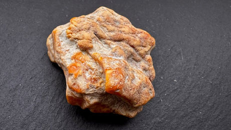 Produktbild von Baltischer Rohbernstein aus der „Blauen Erde“ – 15,7 g Art.2103