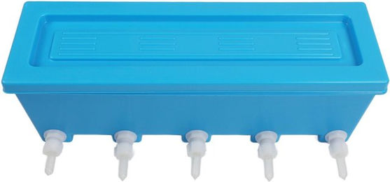 Produktbild von Bauernhof Kleintiere Futterautomat Rind Schafe Schwein Futterautomat Viehfütterungswerkzeug mit 5 Saugern Blau 8 L