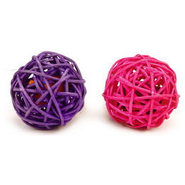 Produktbild von Beeztees Katzenspielzeug Rattan Ball mit Katzenminze lila/rosa