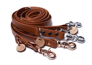 Produktbild von Biothane Schleppleine Cognac 16mm 10m mit goldenem Bolzenkarabiner und abnehmbarer Handschlaufe - 10 m