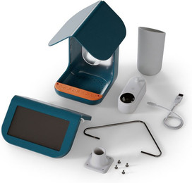 Produktbild von Bird Buddy Smart Vogelfutterstation mit Solardach und Kamera, blau