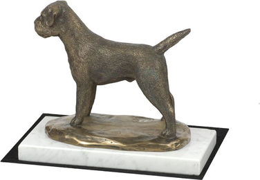 Produktbild von Border Terrier Hundefigur auf weißem Marmorsockel
