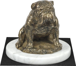 Produktbild von Bulldog III Hundefigur auf weißem Marmorsockel