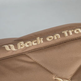Back on Track Nights Collection Schabracke Dressur Nougat Braun für Vollblut – Bild 1 von 3