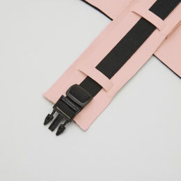 Produktbild von Barkalot Regenmantel für Hunde aus Upcycled-Stoff in Rosa waterproof
