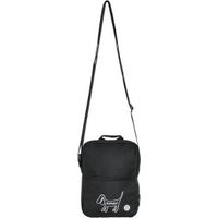 Produktbild von Barkalot Wandertasche aus Upcycling-Stoff schwarz wasserdicht mit Beutelspender