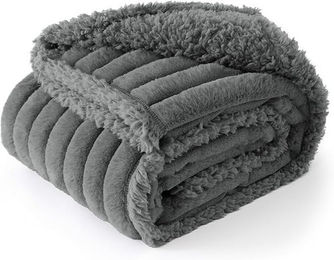 Bedsure Hundedecke aus Cord für kleine Hunde in Grau 63 x 89 cm maschinenwaschbar – Bild 1 von 1