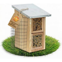 Produktbild von BEESI Insektenhotel XXL aus Holz mit Metalldach und Vogelschutz-Gitter als modulare Nisthilfe für Solitärbienen