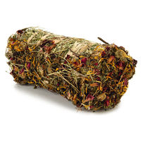 Produktbild von Beeztees Heurolle mit Blumen und getrockneten Kräutern Knabberspielzeug 16 x 8 cm
