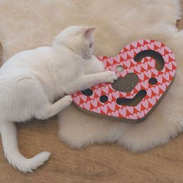 Beeztees Katzenspielzeug Kratzbox LOVE aus Pappe mit Ball und Glöckchen in Rosa Rot Bunt – Bild 1 von 7