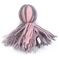 Produktbild von Beeztees Katzenspielzeug Octy Wollball Oktopus Grau-Rosa 15 x 5 x 5 cm