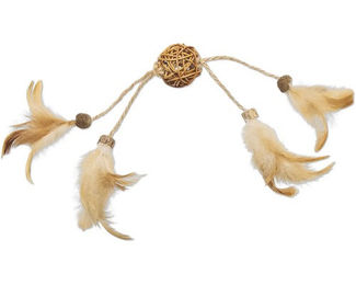 Beeztees Katzenspielzeug Tipy Spielball mit Katzenminze und Federn aus Naturmaterial in Braun und Beige – Bild 1 von 5