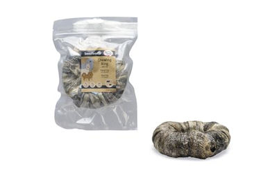 Produktbild von Beeztees Kausnack Rinderhaut Ring mit Fisch 150g