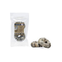 Produktbild von Beeztees Kausnack Rinderhaut Ring mit Fisch für Hunde 7,5 cm - 2 x 50 g