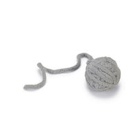 Produktbild von Beeztees Kitten Spielzeug Wollknäuel mit Seil Grau 250 g - 250 g
