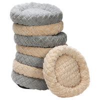 Produktbild von Beeztees Levisa Katzenbett aus Plüsch Grau 43x43x13 cm