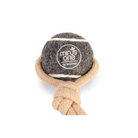 Produktbild von Beeztees Minus One Hundespielzeug Tennisball mit Seil und Handschlaufe aus Naturkautschuk Grau Beige Braun