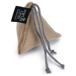 Beeztees Minus One Katzenspielzeug Pyramide aus Filz mit Catnip in Beige – Bild 1 von 4