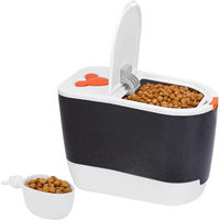Produktbild von Belle Vous Trockenfutter Behälter mit Messbecher aus Kunststoff für Hunde, Katzen und Vögel in Weiß - 10 kg