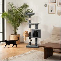 Produktbild von belviona Kratzbaum kompakt 112 cm Grau mit Kuschelhöhle und Spielbällen aus Sisal und Plüsch für Katzen