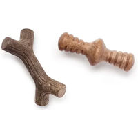 Produktbild von Benebone Maplestick-Zaggler Kauspielzeug für Welpen mit Bacon-Geschmack zur Zahnpflege aus Nylon in Braun