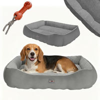 Produktbild von BENNO® Hundebett Sammy quadratisch Grau 80x65x17 cm aus Polyester mit rutschfestem Boden und Kauknochen