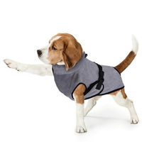 Produktbild von Bestlivings Hundebademantel aus Mikrofaser in Grau für kleine mittelgroße und große Hunde bis 30 kg