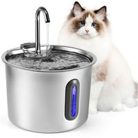 Produktbild von BlingBin Trinkbrunnen aus Edelstahl für Katzen und Hunde mit Wasserstandsfenster und Filtern 2,2 l