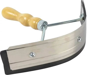 Produktbild von Borstiq Striegel mit Holzgriff in Braun und Silber