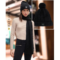 Produktbild von BOSS Equestrian Bobble Mütze Schwarz mit Fleece-Futter für den Winter