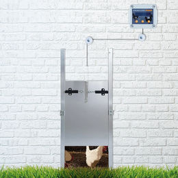 Produktbild von Breker Automatische Hühnerklappe aus Aluminium mit Zeitschaltuhr und Selbstverriegelung Silber 22 x 32 cm