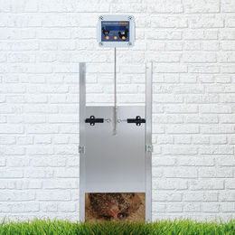 Produktbild von Breker Automatische Hühnerklappe mit Zeitschaltuhr aus Aluminium in Silber 22 x 32 cm