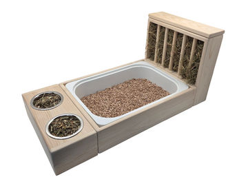 Produktbild von Breker Futterstation aus Holz mit Heuraufe, Kotwanne und Futternäpfen für Kaninchen und Meerschweinchen