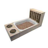 Produktbild von Breker Futterstation aus Holz mit Heuraufe, Kotwanne und Futternäpfen für Kaninchen und Meerschweinchen