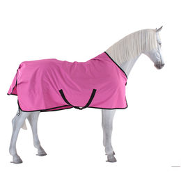 Bucas Freedom Turnout Light Pferdedecke aus Polyester in Rosa – Bild 1 von 6