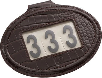 Produktbild von By Wilton Reitnummernhalter Pin Medium aus Kunstleder in Braun