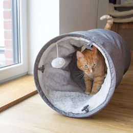 Produktbild von Canadian Cat Company Katzentunnel mit Kuschelfell und Spielball