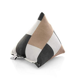 Canadian Cat Company Schmuse-Pyramide XL Karo mit Baldrian - 1 Stk. – Bild 1 von 9